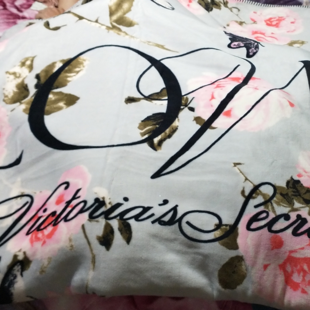 Victoria secret sherpa blanket